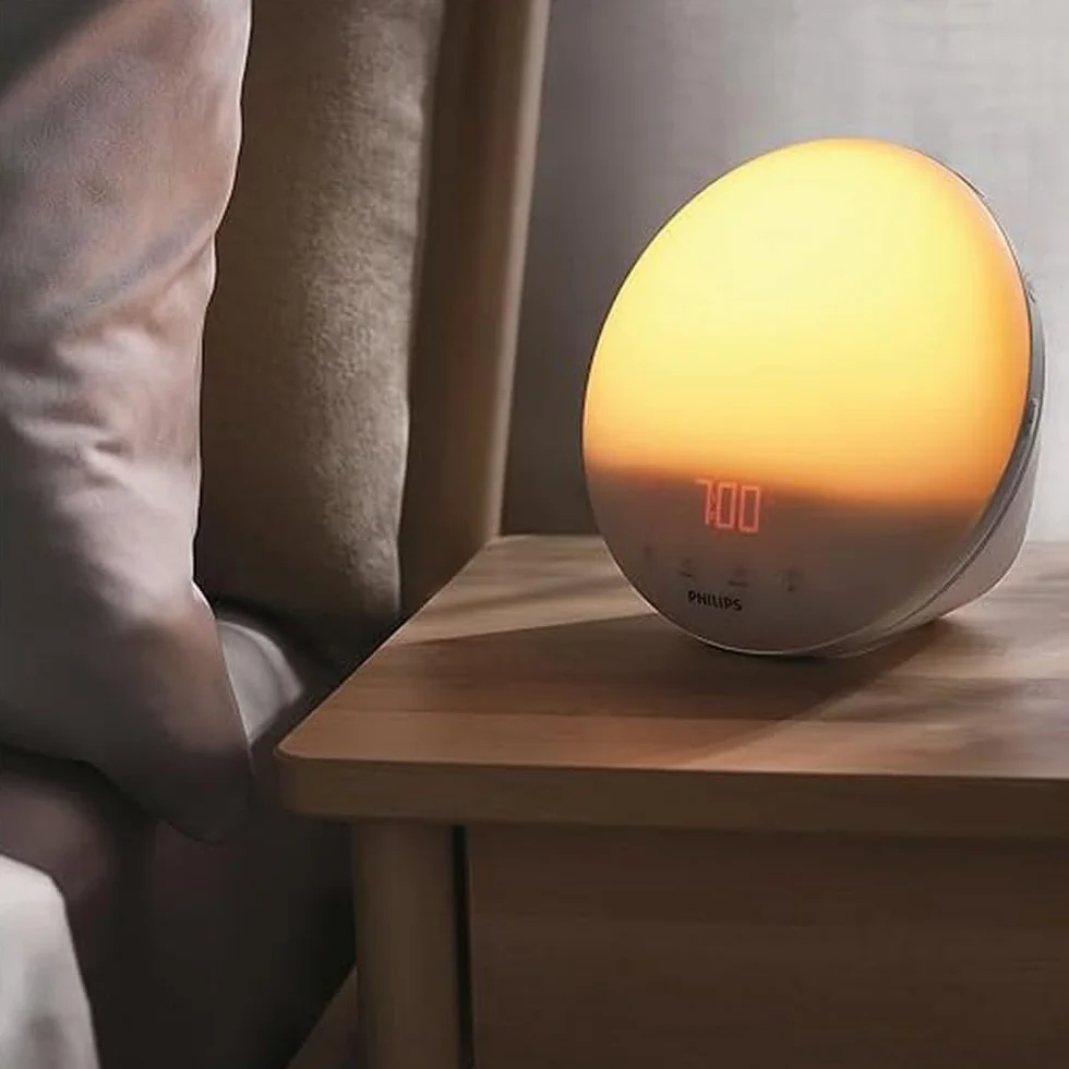 Philips Wake-up Light HF3531/01 Despertador de luz natural, 7 sonidos naturales, radio FM, alarma, con cargador móvil, plástico, Blanco, Con cargador móvil, 1 kilogramo