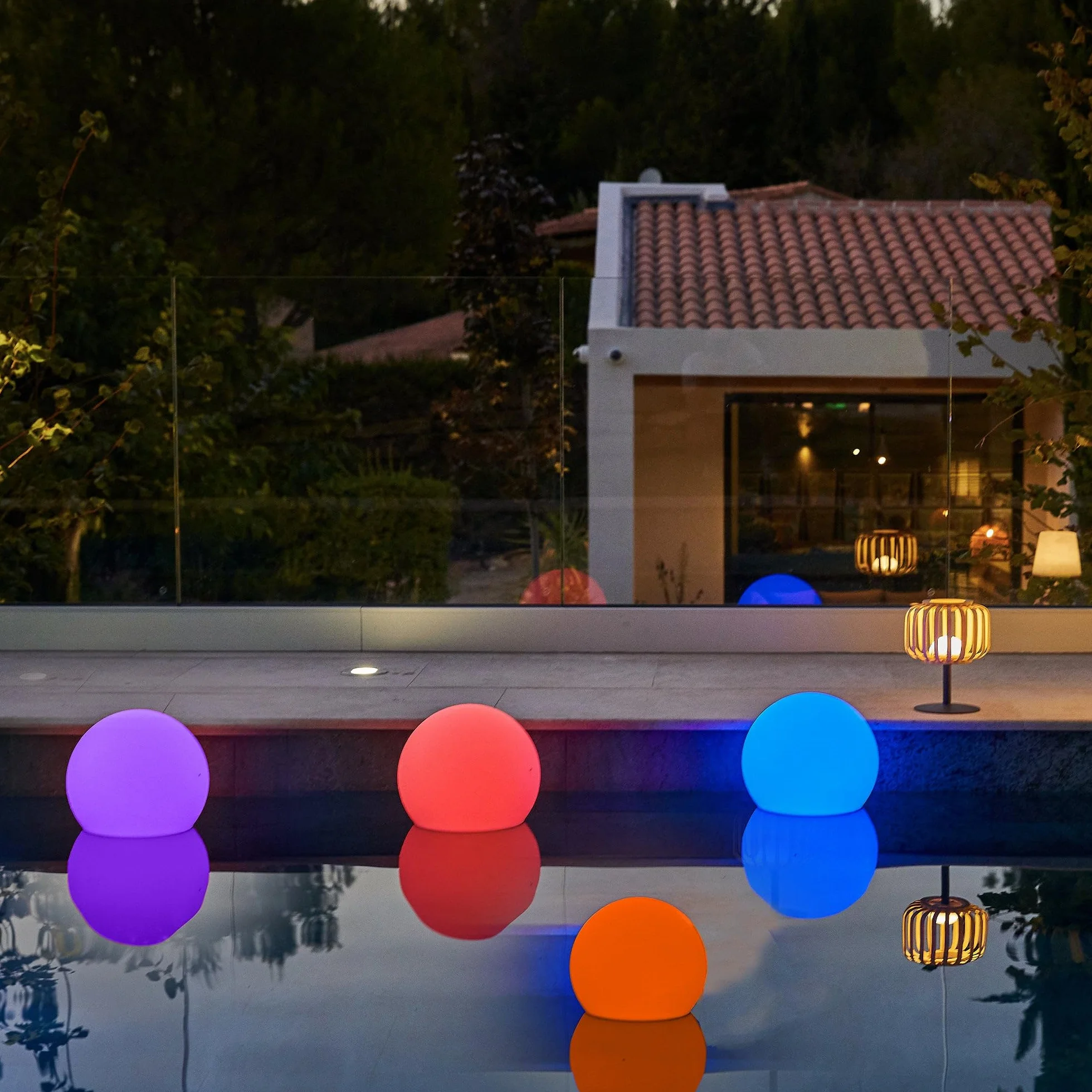 Lumisky Bola luminosa inalámbrica flotante BOBBY, LED multicolor regulable con diámetro de 50 cm, con mando a distancia y base de inducción