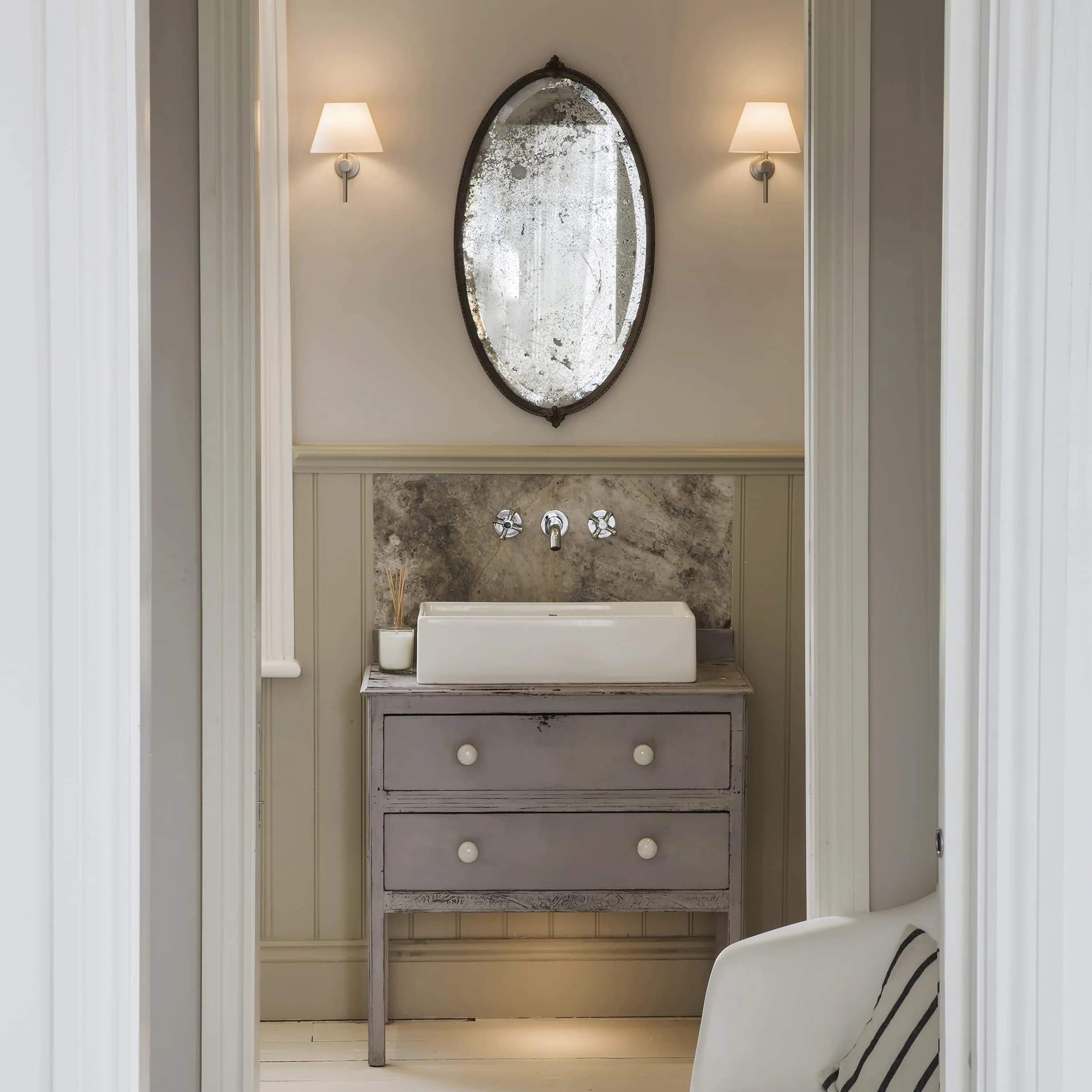 Astro Roma, lámpara de pared para baño en cromo pulido - Diseñado en Gran Bretaña - Regulable IP44 Clasificación G9-1050001