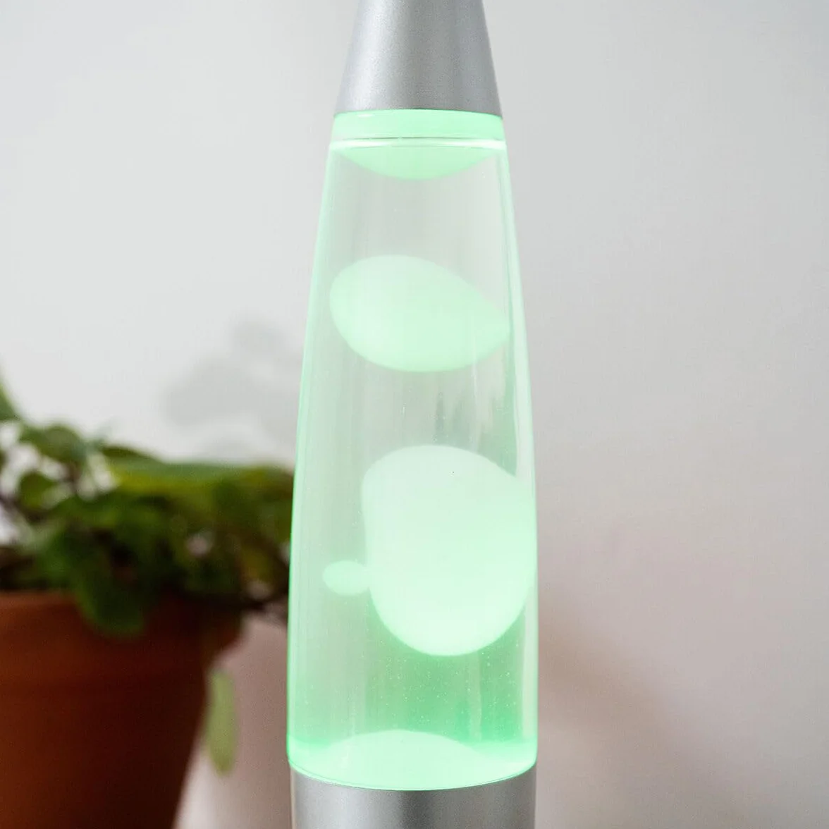 InnovaGoods® Lampara de Lava 25 W, Lámpara de Lava Relajante, 7 colores LED RGB, 3 LED RGB 1,5 W