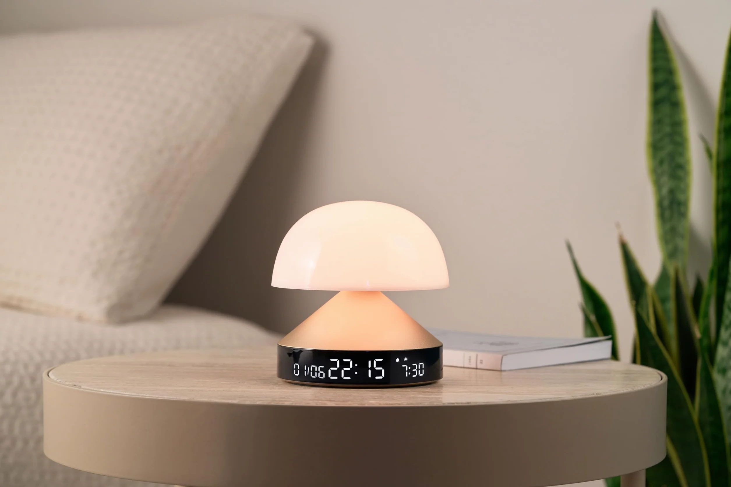 Lexon Mina Sunrise Despertador Luminoso de mañana, simulador de Amanecer y anochecer, 5 Sonidos Naturales, lámpara de Noche LED, luz Nocturna y Terapia de luz - Oro Suave