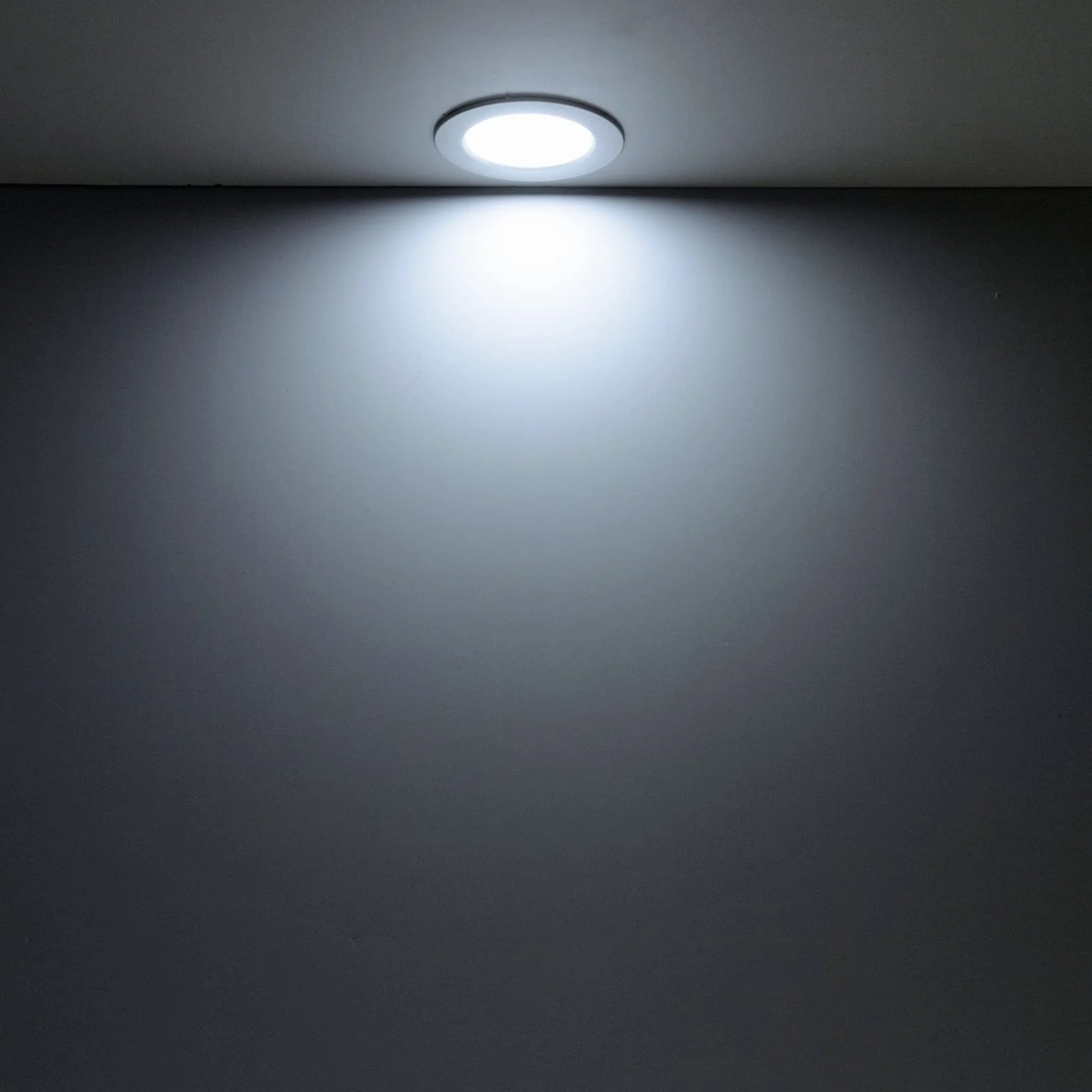 Tomosu Downlight LED Techo Empotrable Extraplano Redondo 5W 450LM Blanco Frio 6000K IP44 Corte 75-90mm AC 220-240V