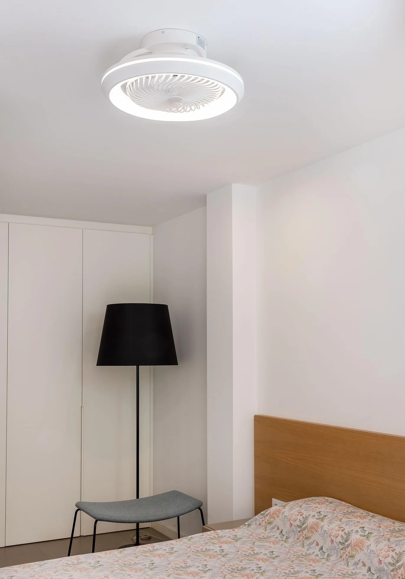 Ventilador Plafon Techo con Luz Led OSCILAND 360º 6 Velocidades Regulable 3000K-6500K Mando a Distancia Blanco