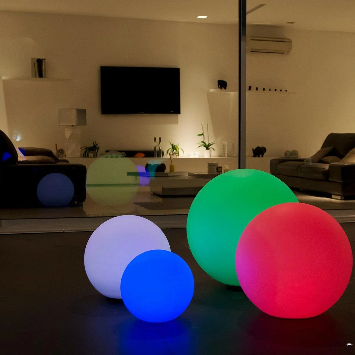 Lumisky Bola luminosa inalámbrica flotante BOBBY, LED multicolor regulable con diámetro de 50 cm, con mando a distancia y base de inducción